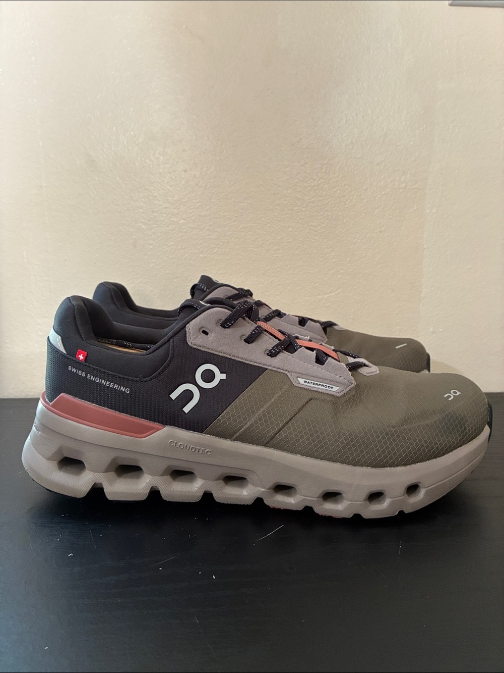 On Cloudrunner 2 Waterproof shoes in the Olive/Mahogany size 8.5 men